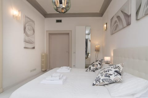 White Borgo Apartment Condo in Rome