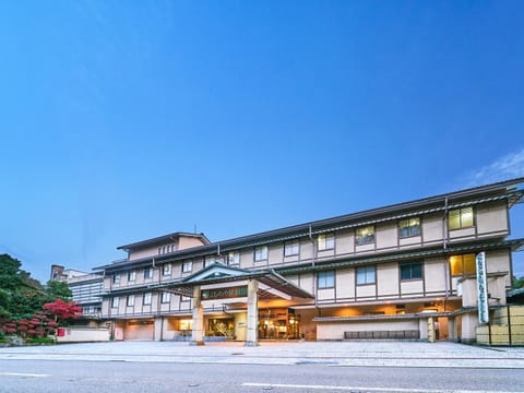 Yukai Resort Premium Yoshinoya Irokuen Ryokan in Ishikawa Prefecture
