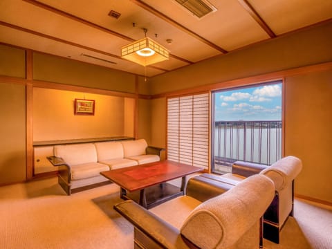 Yukai Resort Premium NEW MARUYA Hotel Ryokan in Ishikawa Prefecture