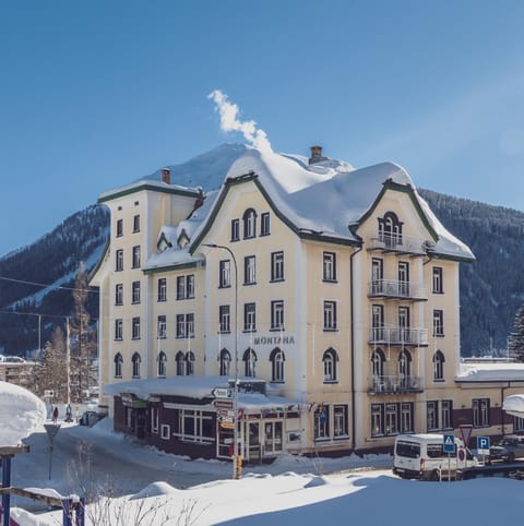 Facade/entrance, Winter