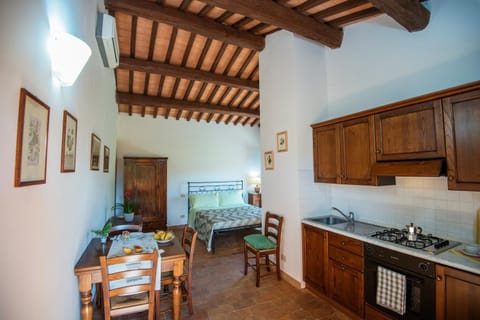 Kitchen or kitchenette, Photo of the whole room, Dining area