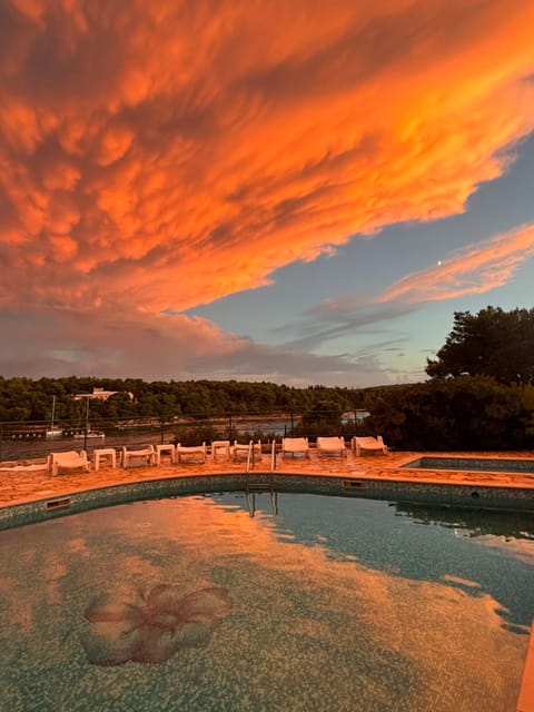 Natural landscape, Pool view, Sunset