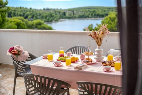 Day, View (from property/room), Balcony/Terrace, Dining area