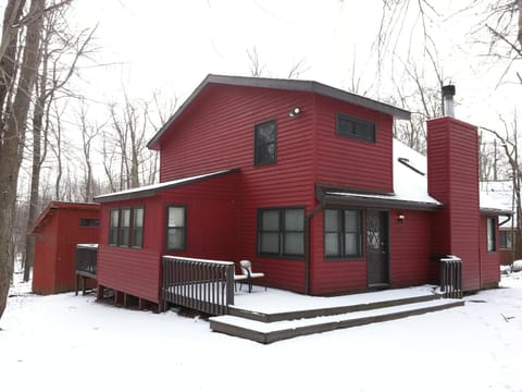 Chalet renovated Near Casino, Camelback , Kalahari 4bdrms firepit hot tub game room Maison in Coolbaugh Township