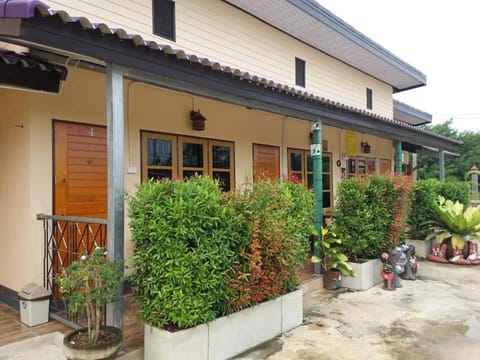 Yotin Guest House Bed and Breakfast in Trat Changwat