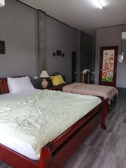 Yotin Guest House Bed and Breakfast in Trat Changwat