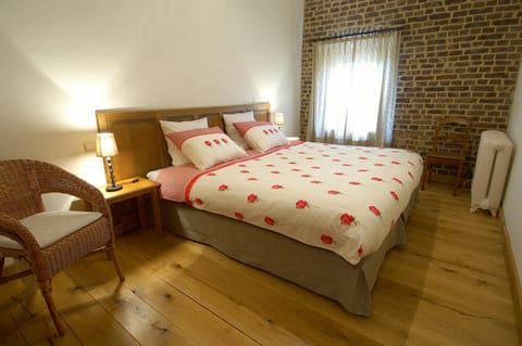 Bed, Photo of the whole room, Decorative detail, Bedroom