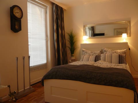 Day, Photo of the whole room