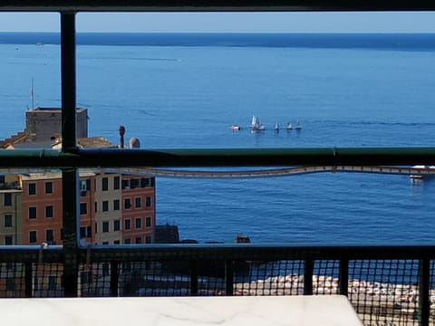 A due passi dal cielo e dal mare - Balcony with Sea View Condo in Camogli