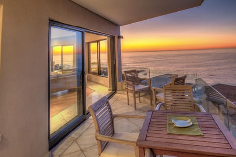 Balcony/Terrace, Beach, Mountain view, Sea view