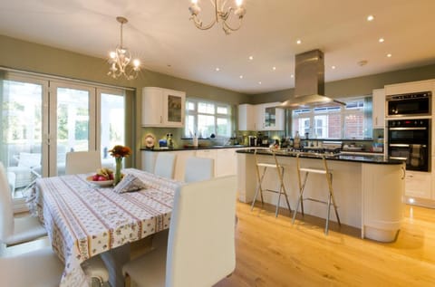 Leafy Suburban Bed and Breakfast Bed and breakfast in Watford