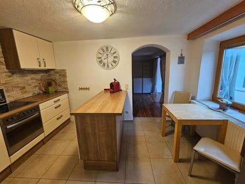 Kitchen or kitchenette, Dining area, stove