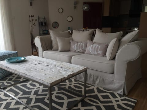 Living room, Decorative detail, Seating area