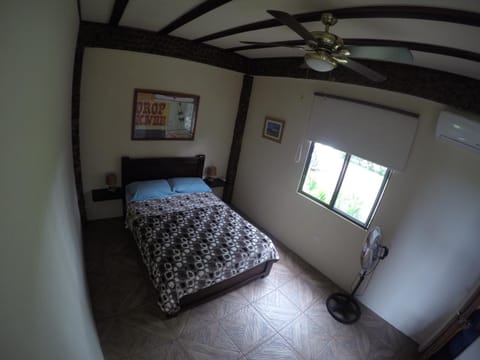 Casa Roja Hostel Hostal in Montanita