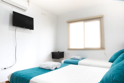 Bed, TV and multimedia, Photo of the whole room, Bedroom, air conditioner