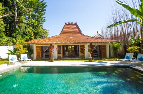 Property building, Garden, Swimming pool