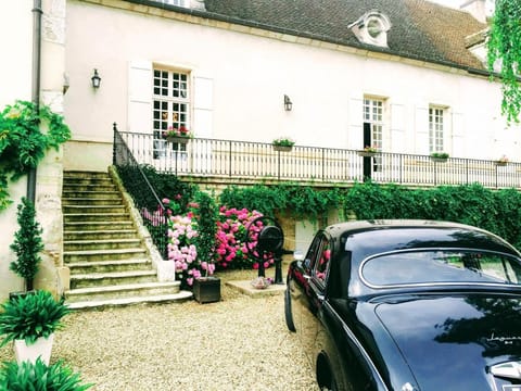 Property building, Facade/entrance, Spring, Day, People, Summer, Garden, View (from property/room), Balcony/Terrace, Lobby or reception, On site, Garden view