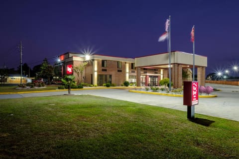 Red Roof Inn & Suites Jacksonville, NC Motel in Jacksonville
