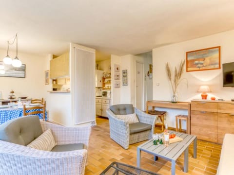 Apartment Les Galiotes-1 by Interhome Apartamento in Carnac