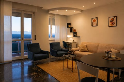 Communal lounge/ TV room, Natural landscape, Balcony/Terrace, Living room, Seating area, Sunset