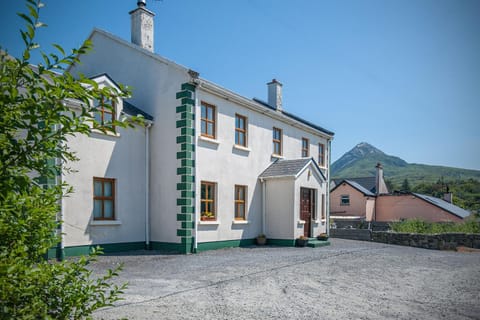 Property building, Natural landscape, Mountain view, Parking