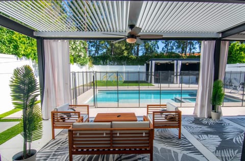 Patio, View (from property/room), Balcony/Terrace, Pool view, Swimming pool