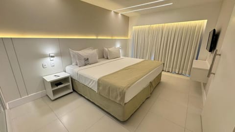 Bed, TV and multimedia, Bedroom