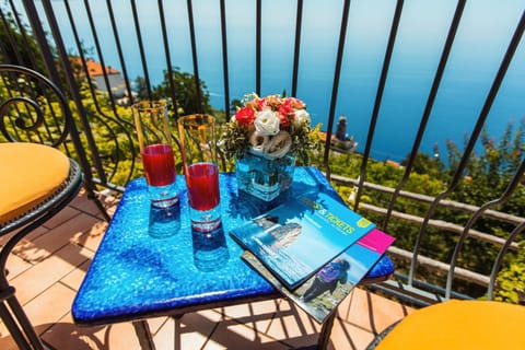 Roccia Fiorita Bed and Breakfast in Furore