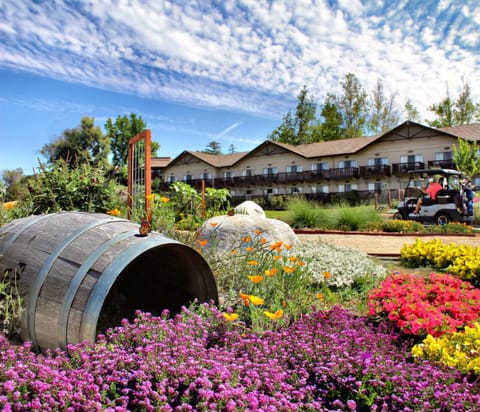 Property building, Golfcourse, Garden view
