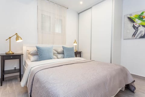 Bed, Bedroom, towels, wardrobe