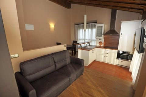 Communal lounge/ TV room, Kitchen or kitchenette, Living room, Dining area, Internal: Not applicable to any particular room