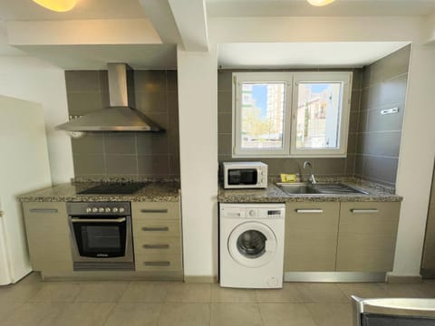 Kitchen or kitchenette, minibar, pet friendly, stove