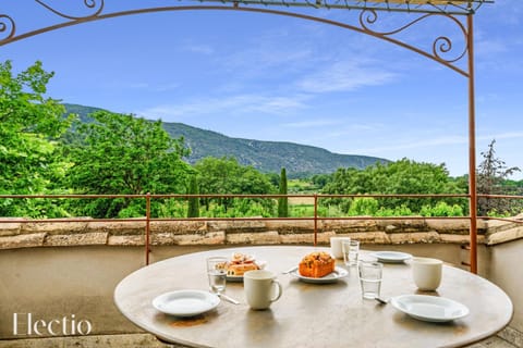 Balcony/Terrace, Dining area, Mountain view