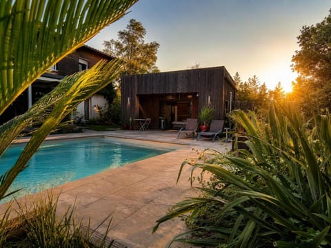 Garden, Garden view, Pool view, Swimming pool, Sunrise, Sunset, sunbed