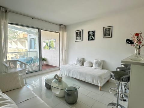 Living room, Bedroom