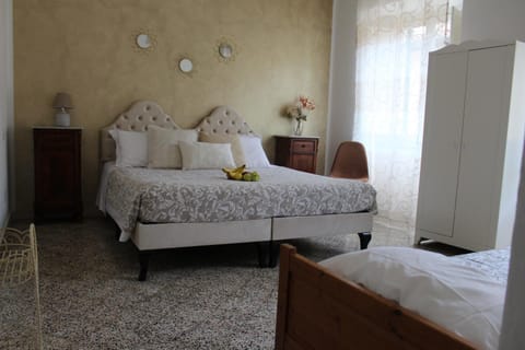 Property building, Bed, Photo of the whole room, Bedroom, hair dryier, heating, towels, wardrobe, elevator, air conditioner