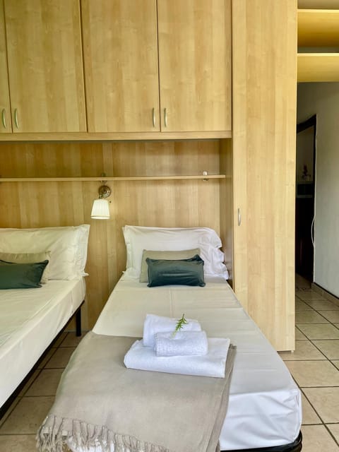 Bed, Living room, Photo of the whole room, Seating area, Bedroom, towels