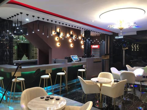 Restaurant/places to eat, Karaoke, Lounge or bar, Evening entertainment