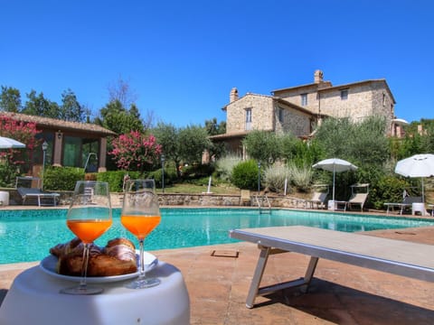Picturesque Holiday Home in Assisi with Pool House in Umbria