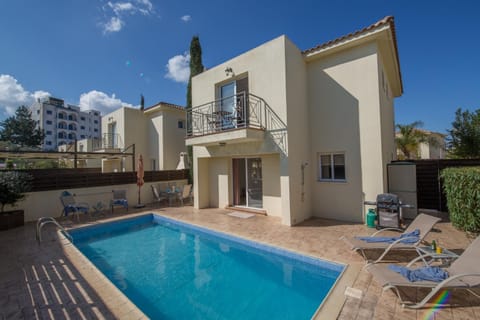 Garden, Seating area, Swimming pool