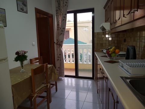 Kitchen or kitchenette, Photo of the whole room, Decorative detail