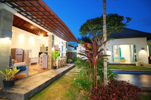 Facade/entrance, Dining area, Swimming pool