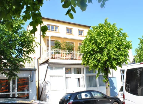 Facade/entrance, Balcony/Terrace