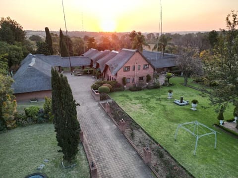 Property building, Day, Natural landscape, Garden, Garden view, Sunset