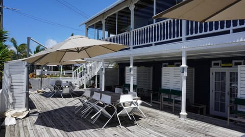 Nana Glads Beachfront Accommodation Motel in Whitianga
