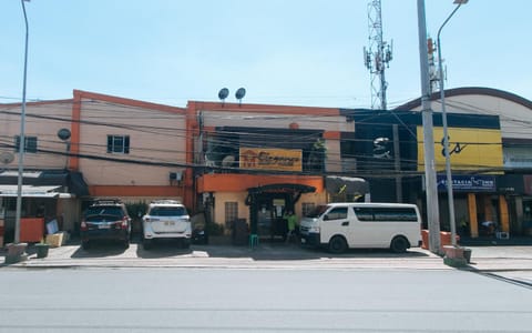 Property building, Day, Neighbourhood, Street view, Location, Parking