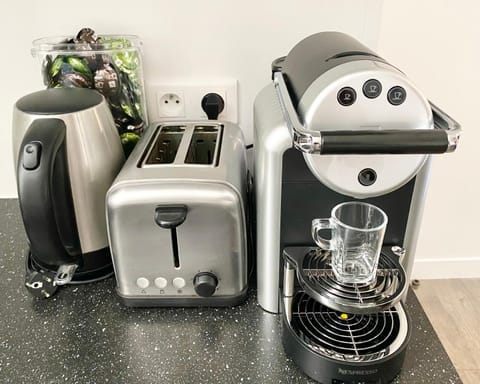 Coffee/tea facilities, toaster