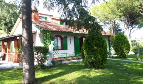 Spring, Summer, BBQ facilities, Garden, Pets, Family