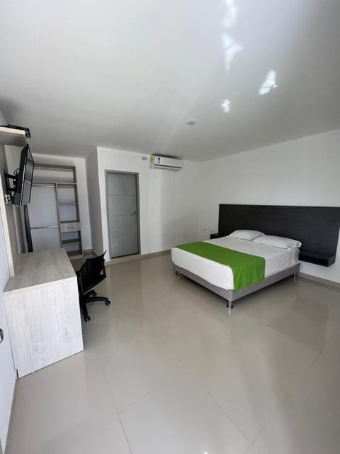 Bed, TV and multimedia, Photo of the whole room, Bedroom, air conditioner