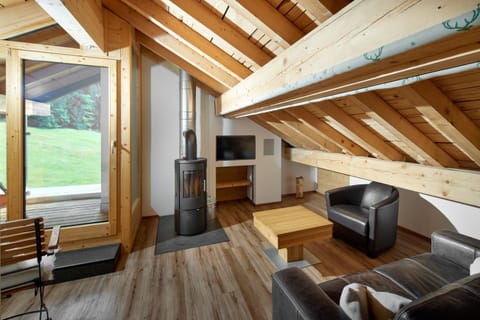 Living room, Seating area, Evening entertainment